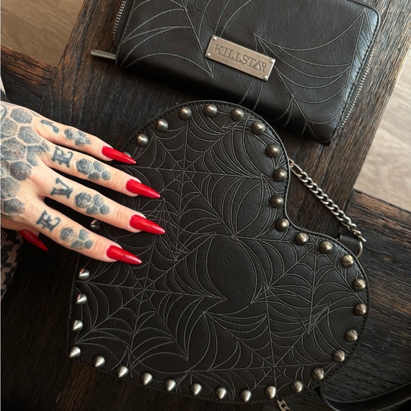 Heart Pursed - Picture 1 of 5